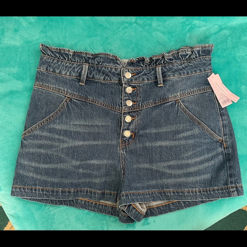 Paper bag shorts. Size 16 Fit more like size 14.